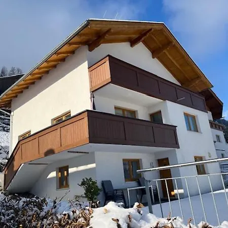 Anna Apartment *